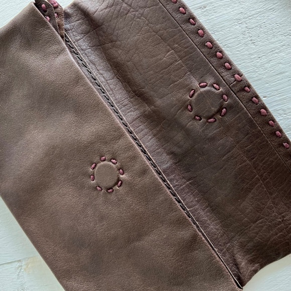 49 SQ MILES Brown Leather Fold Over Clutch with Back Strap - Picture 4 of 7